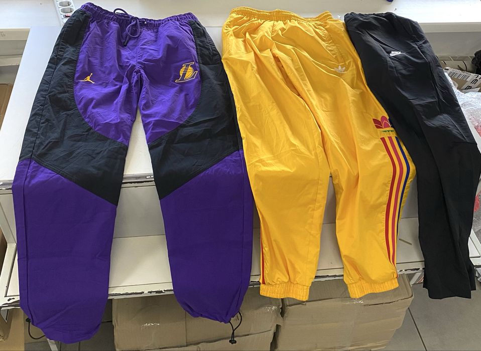 Спортивні штані адідас карго adidas y-3 поставка одягу олімпійка три полоски кофта спорт кежуал y-3 штаны найк джордан зипка nike swoosh jordan bape