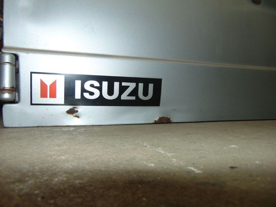 Isuzu trooper portas da mala