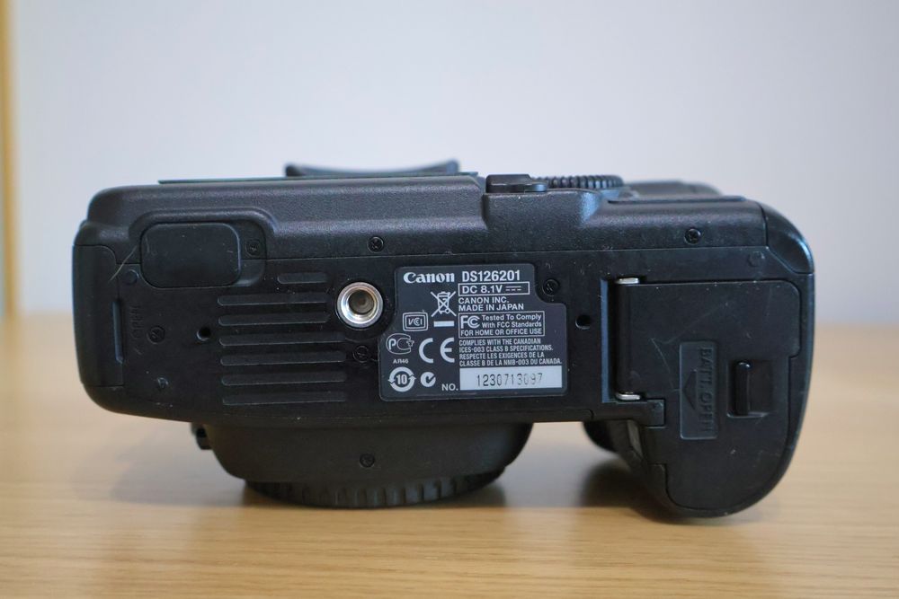 Canon EOS 5D Mark ii + EF 75-300mm II