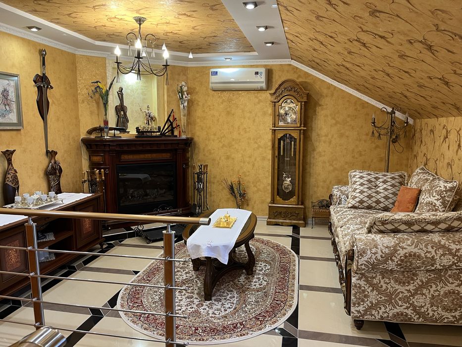 Елітний будинок 302 м2 престижний район Берегово