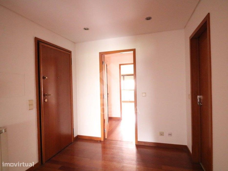 Venda Apartamento T2, em Lamaçães, Braga