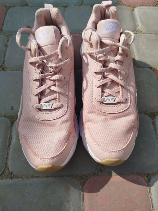 Продам кросівки Nike RYZ