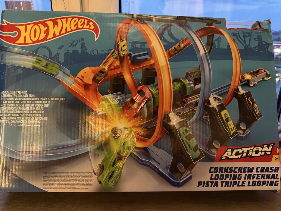 Трек hot wheels трек