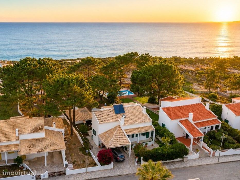 Moradia de Sonho T4+1 para Venda com Total Vista Mar, junto à Praia...