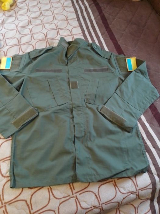 Одяг для охорони та військових.