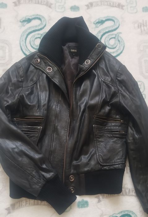 Жіноча шкіряна куртка