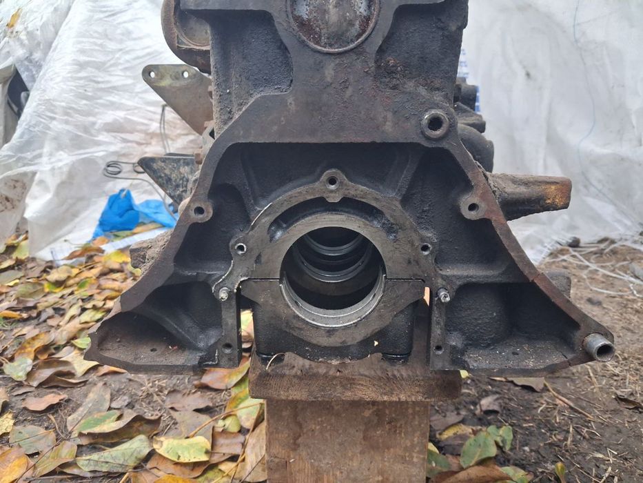 Блок двигателя Mitsubishi 4D56 2.5D - под ремонт / расточку