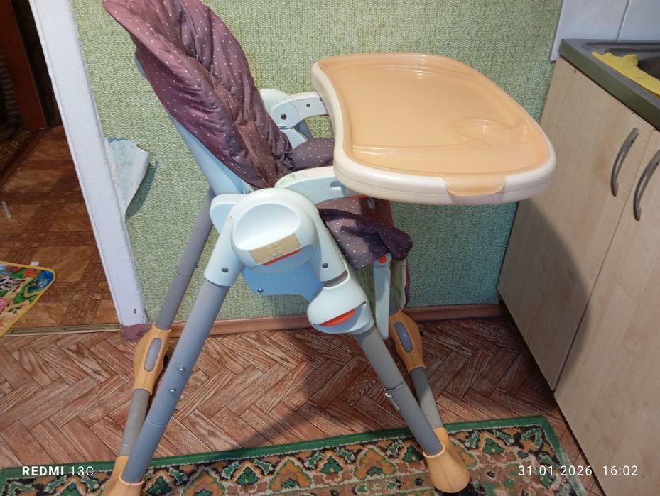 Стільчик для годування
