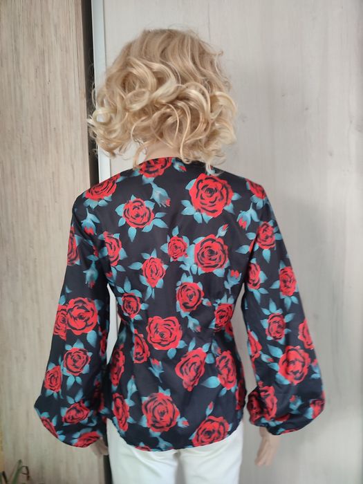 Bluzka damska grafitowa, czerwone róże, firmy Chic me, roz M
