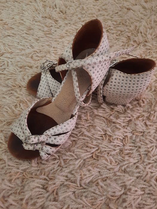 Продам босоніжки для бальних танців