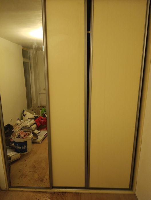 Sprzedam szafę trzydrzwiową