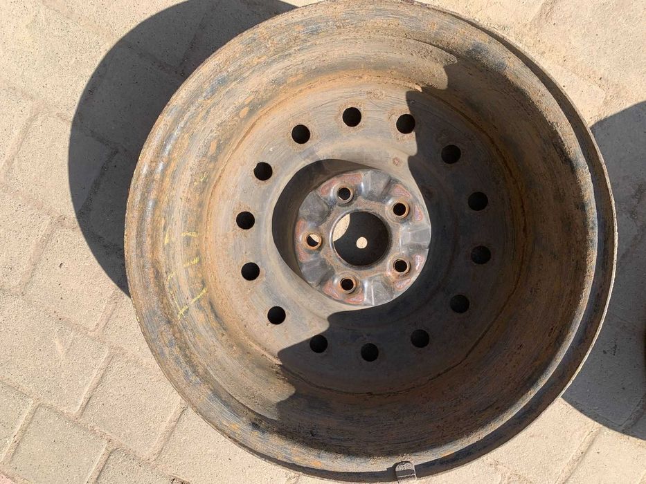Диски  R16, 5x114,3, ET 40, DIA 66,1 з оригінальними ковпаками Nissan