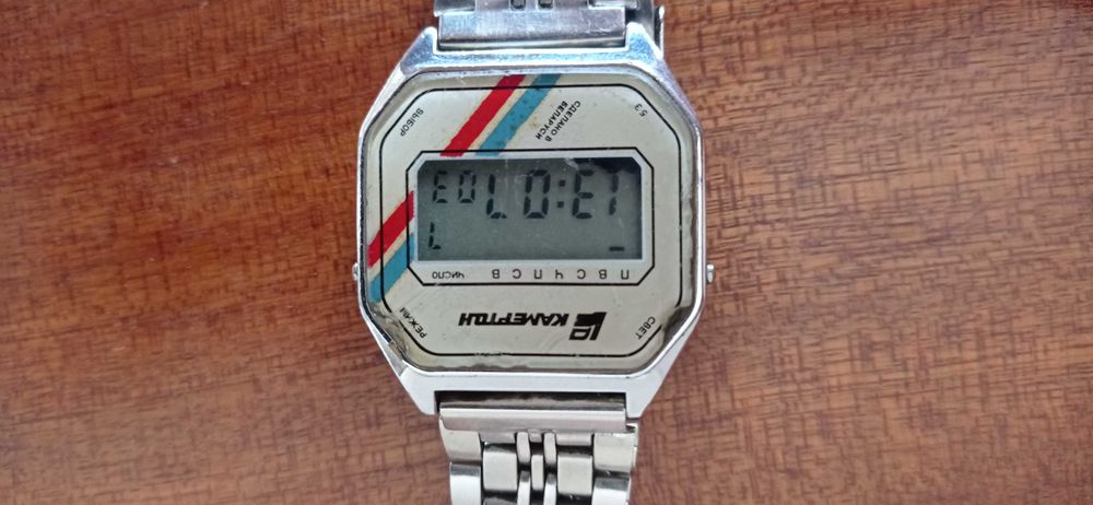Часы наручные электронные "Камертон", СССР, 1991, на ходу.