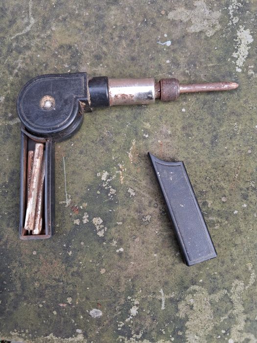 Zabytkowy śrubokręt pistoletowy z grzechotką PRL / Vintage /