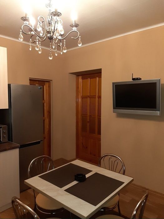 2 - кім. Будинок в самому центрі міста. Smart TV Box.