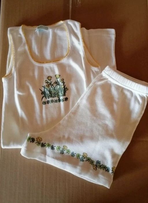 Camisas de noite e pijamas novos