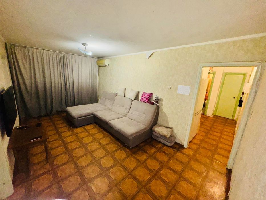 Балкон на всю квартиру.