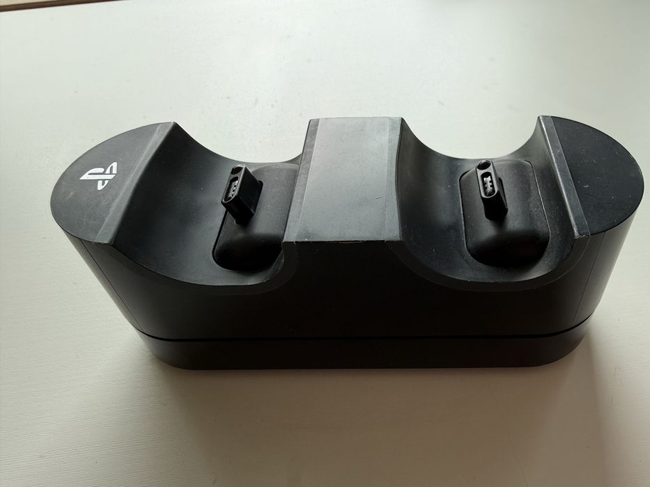 PlayStation 4 + akcesoria