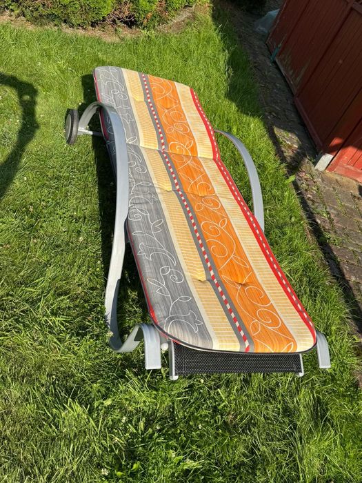 Leżak ogrodowy idealny na relaks.