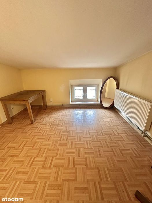 Nietuzinkowe mieszkanie na strychu z CO - ul. Próchnika