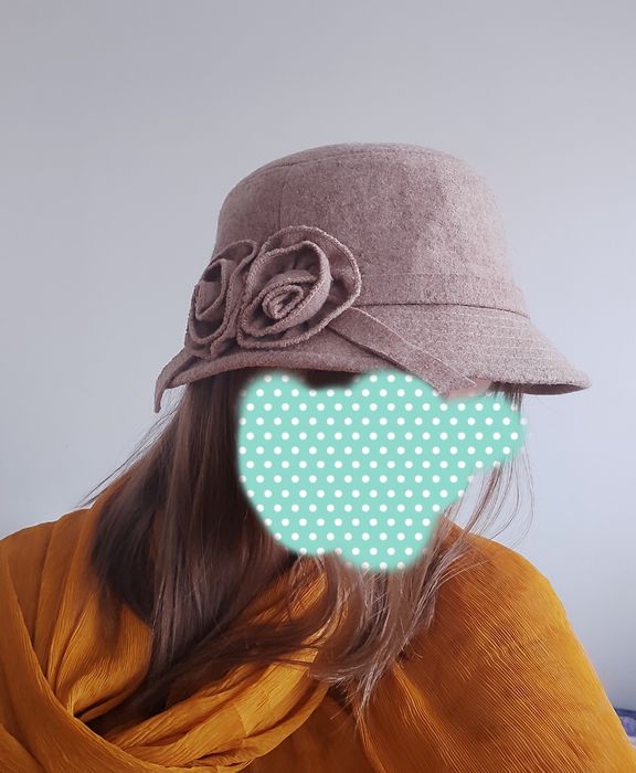 Зимовий капелюшок жіночій