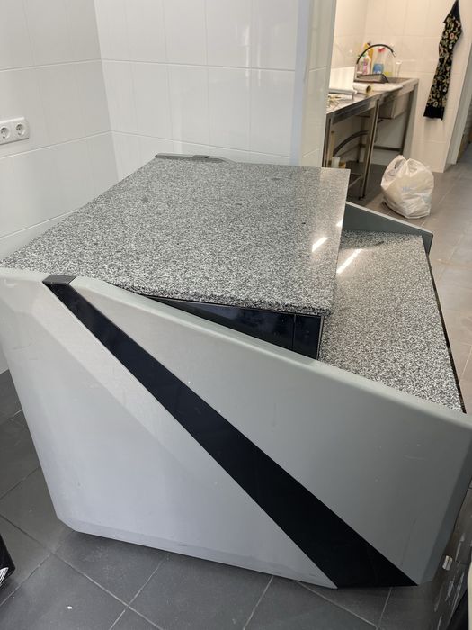 Продам стол для магазина гранитная столешница