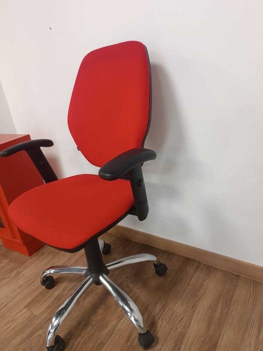 Крісло офісне Master GTRw chr каркас хром в гарному стані м. Шулявська