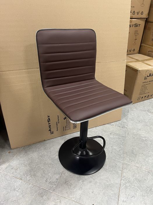 Барний стілець Hoker Just Sit Estero-коричневий