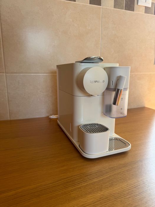 Máquina Nespresso De'Longhi Latissima One