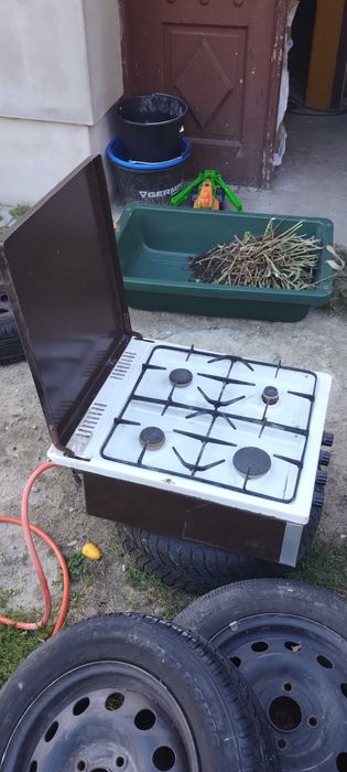 Kuchnia gazowa Polmetal 4 palniki stara sprawna