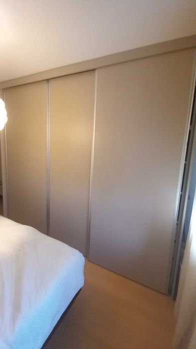 Guarda-fatos semi-novo