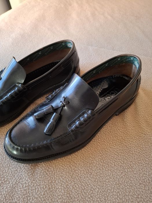 Sapatos clássicos em pele