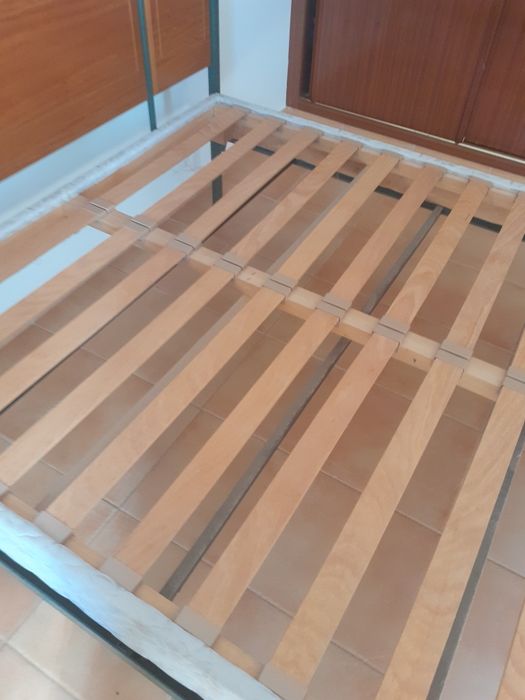 Estrutura de Cama de Casal e  Estrado          .