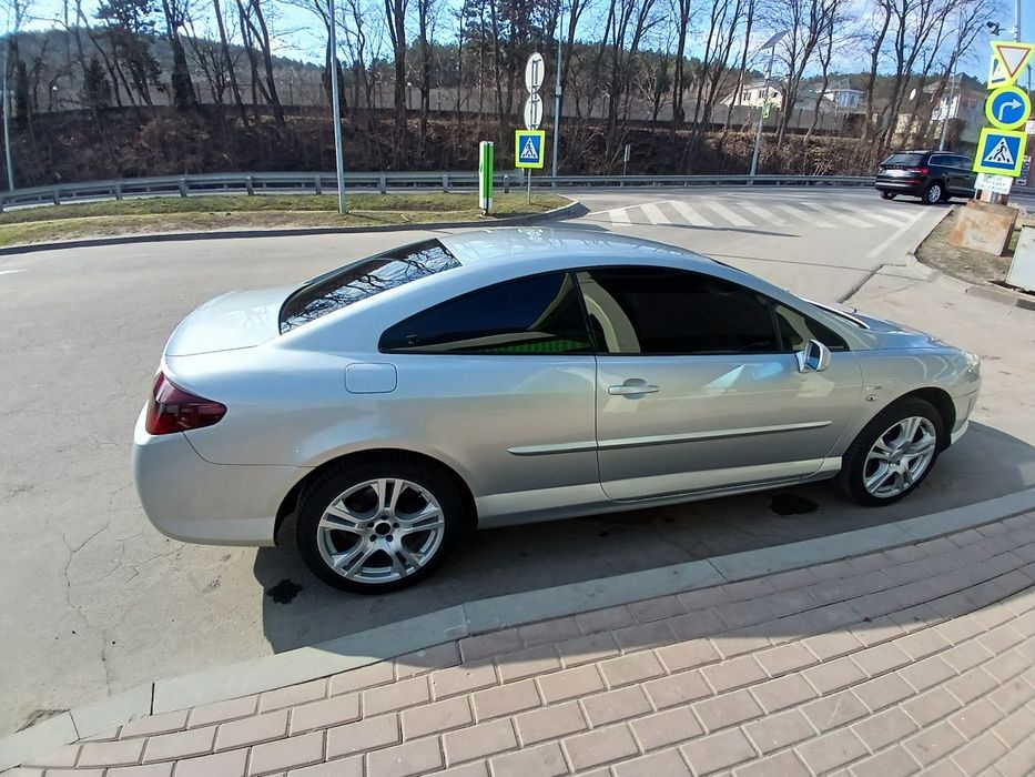 Купе PEUGEOT 407 GT.