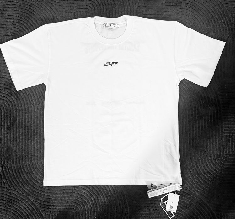 Off white T-shirt   Bardzo dobrej  jakisci materiał