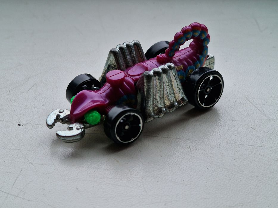 Машинка Hot Wheels Evil Weevil.  2010