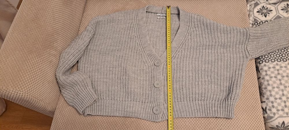 Nowy Elegancki  Sweterek Reserved w rozmiarze M