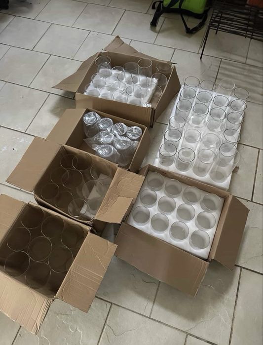 Vendo cerca de 100 jarros decorativos