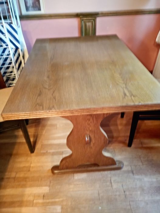 Sprzedam solidny stoł dębowy rozkładany na 8 osób
