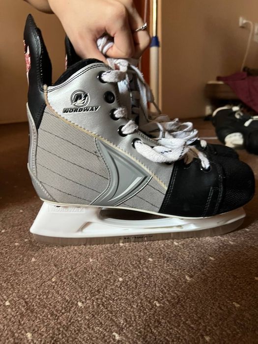 Продам хокейные коньки. Ковзани