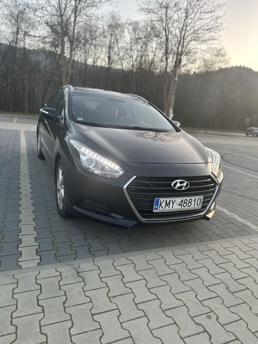 Czarny Hyundai i40