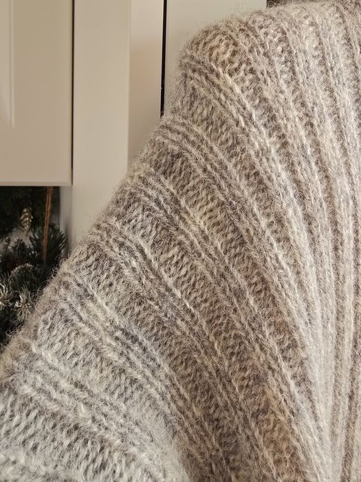 Sweter wełniany r.S szkocka wełna  szary warkocz