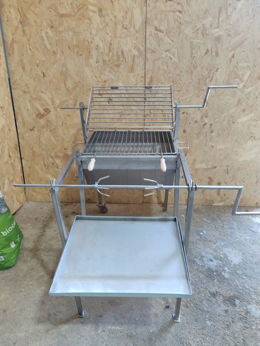 Churrasqueira inox para pernil no espeto