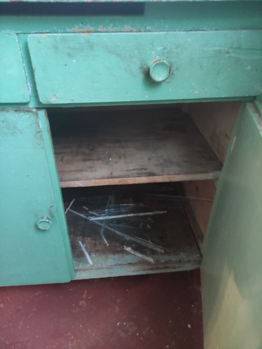 Стіл, тумба, шафи