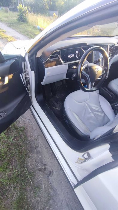 Tesla Model S 85D 2014