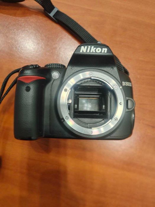 Nikon D3000 фотокамера