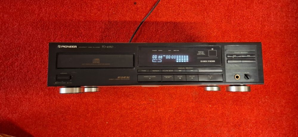 Dois leitores de CD pioneer e marantz e amplificador pioneer avariado
