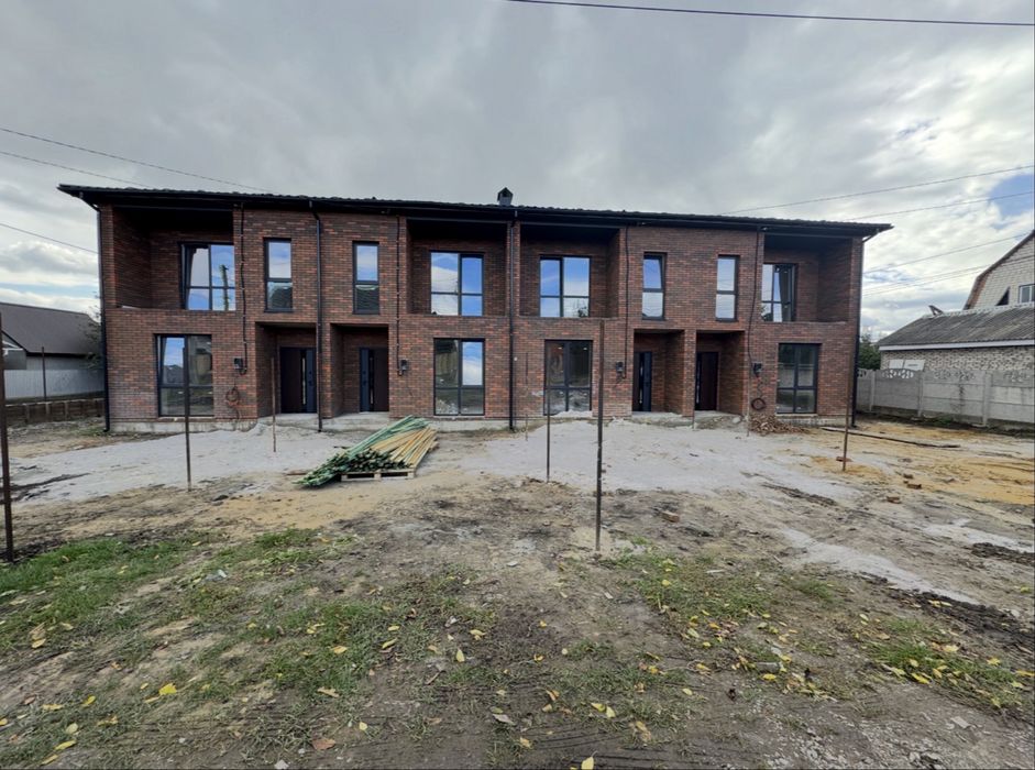 Прода таунхауса з центральними комунікаціями