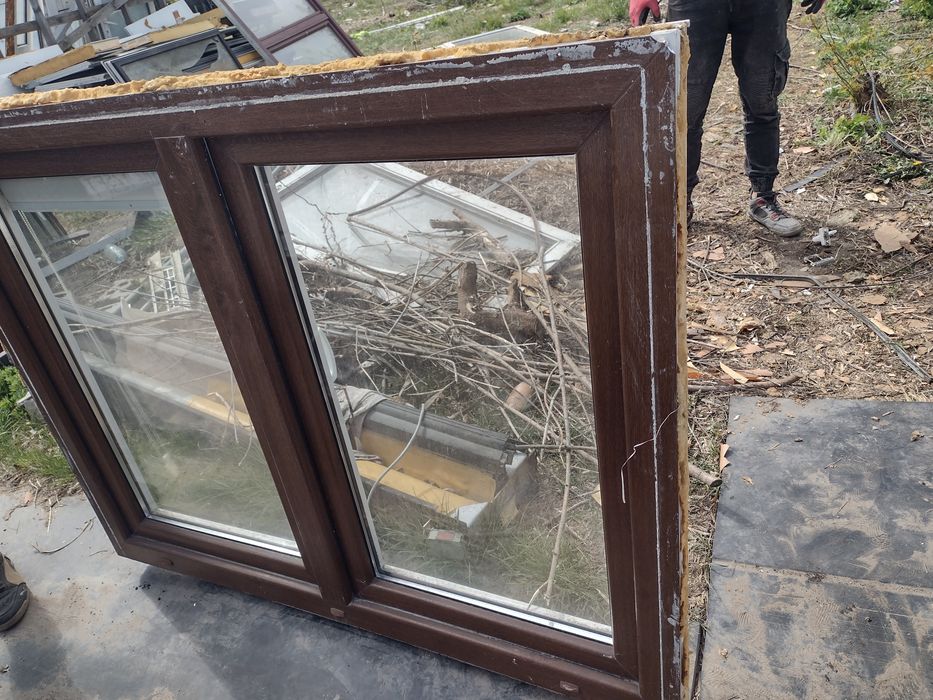 Okno pcv 146 x 113 brązowe dostępne 2 sztuki