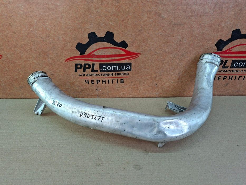 Volvo XC70 II 07-16 2.4 D патрубок трубка интеркулера 31273504